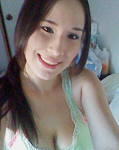 28 Year Old Medellin, Colombia Woman