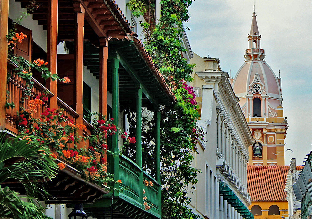 A balcony with flowers near the Santo Domingo Church