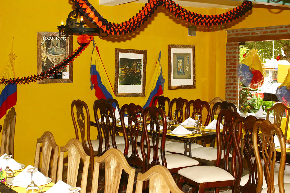 Barranquilla Italian restaurant with yellow walls