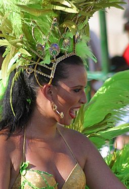 Colombian woman blowing a kiss to the crowd