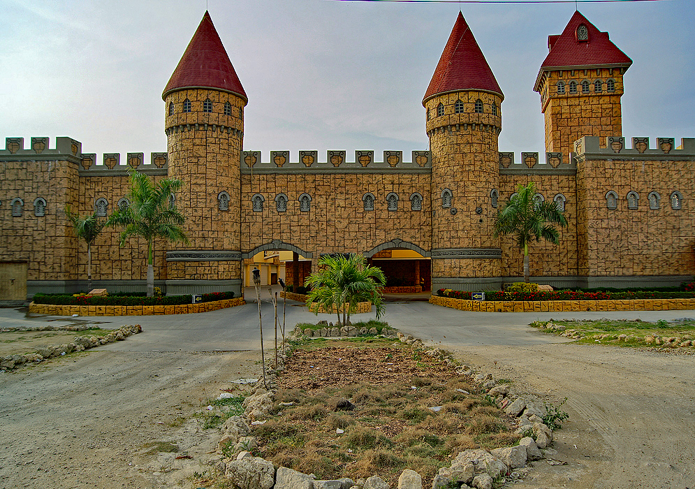 Cartagena Motel A Colombian motel designed as a castle with walls and towers