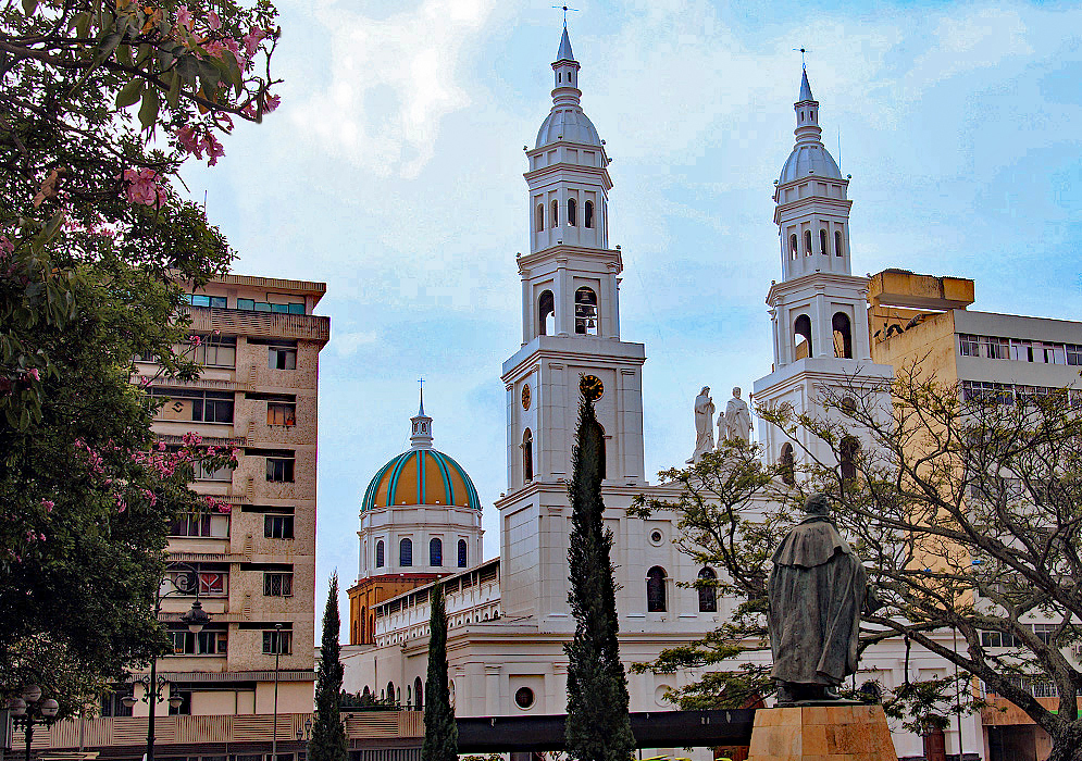 Catedral de la Sagrada A white church with two twin towers and a statue in beween