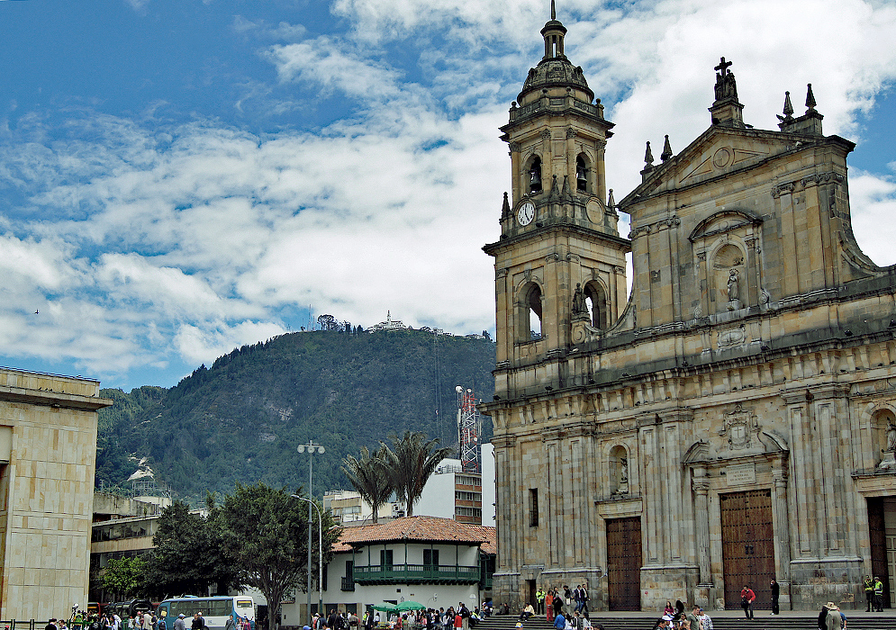Catedral Primada in Bogotá The Catedral Primada in the foreground and the church of Monserrate in the background