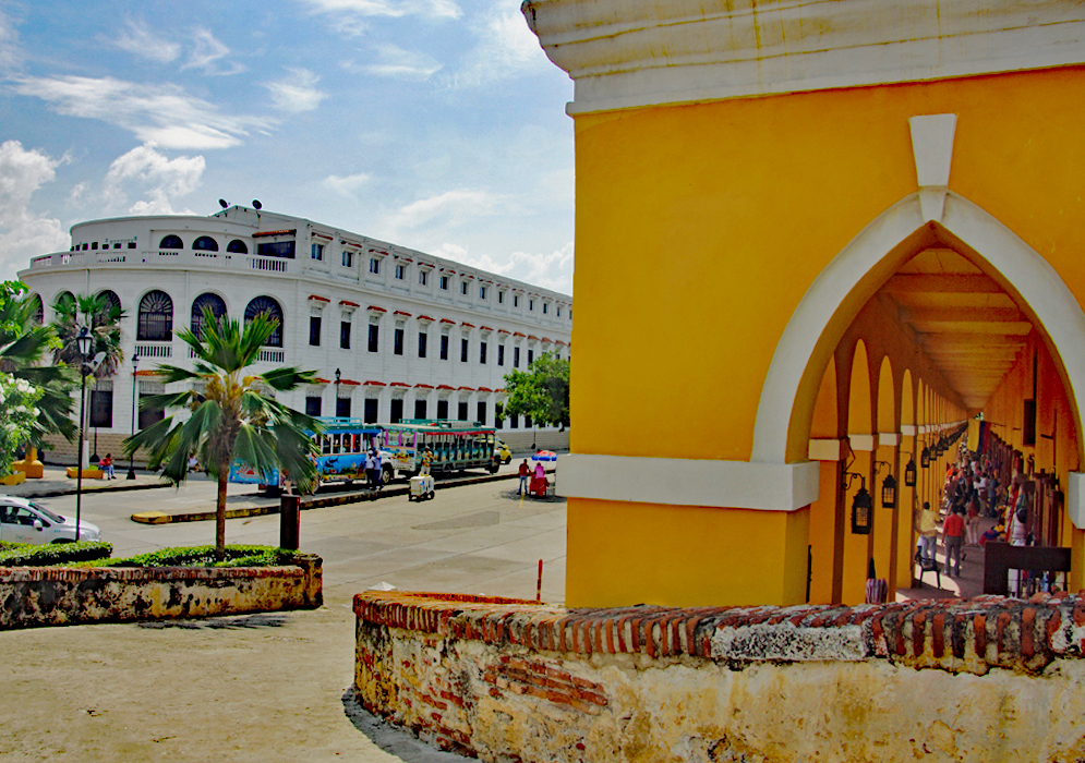 The walkway under the arch of Las Bovedas and a school across the street