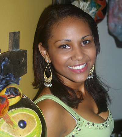 Dark skin Hispanic woman seeking to find a good man for marriage