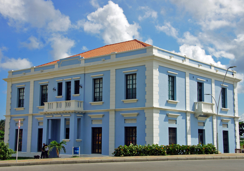 Intendencia Fluvial Light blue and white building