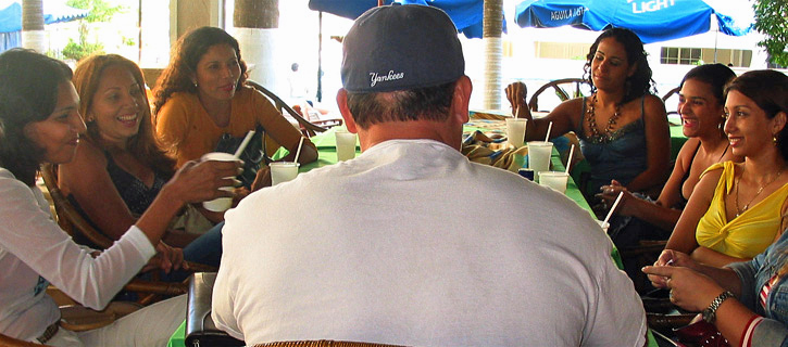 Man meeting a group of Colombian women at a daytime café introduction
