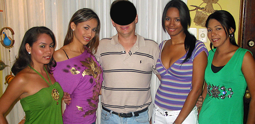 An American man posing with four pleasing Colombian women after his romance tour introductions