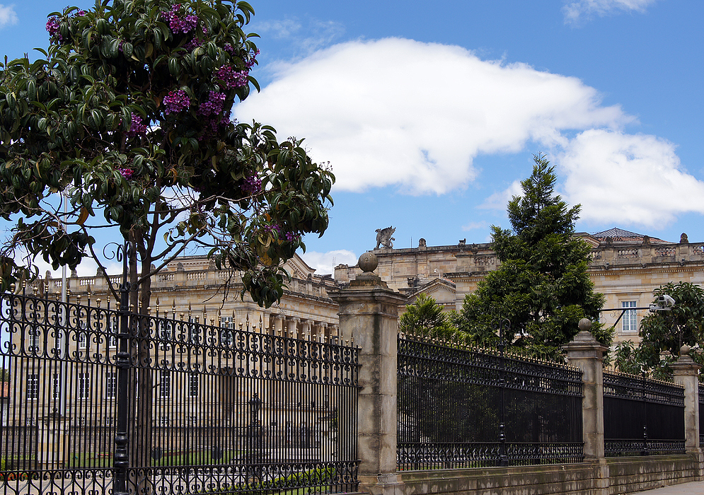Casa de Nariño The west side of the Palace of Nariño behind a black fence