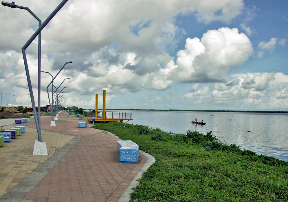 A walkway parallel to the Magdalena River and a lone fishing boat