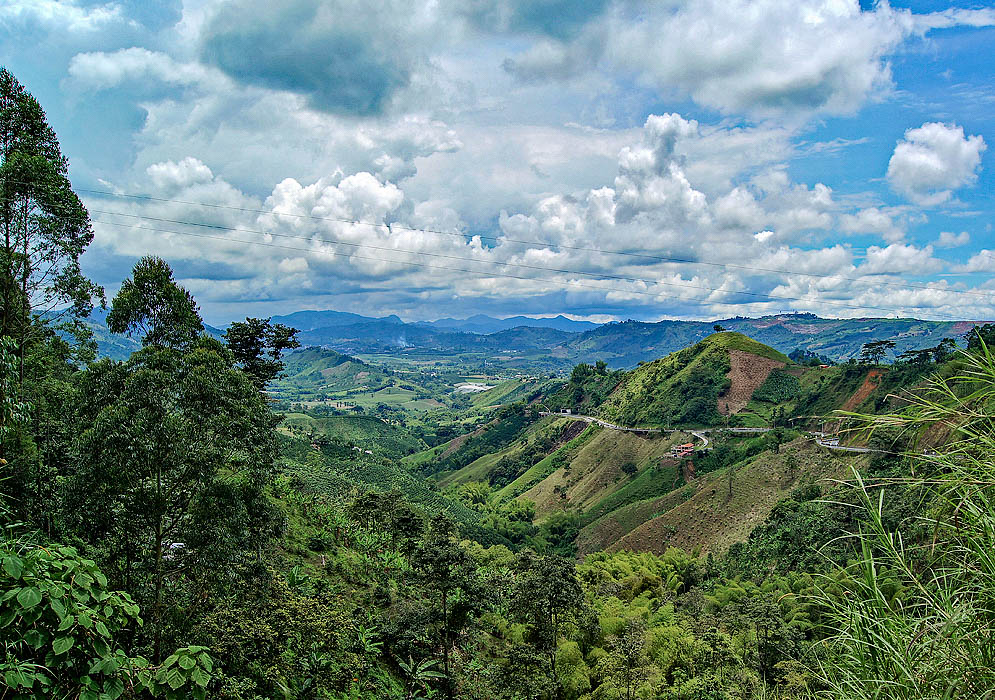 The Mountain highway leading up to Manizales from the west