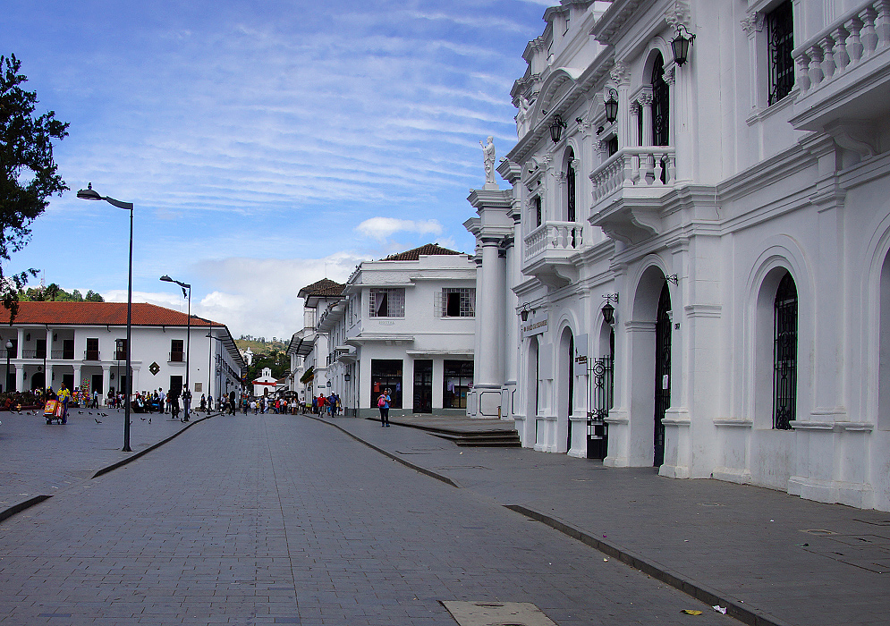 White building surrounding a playza