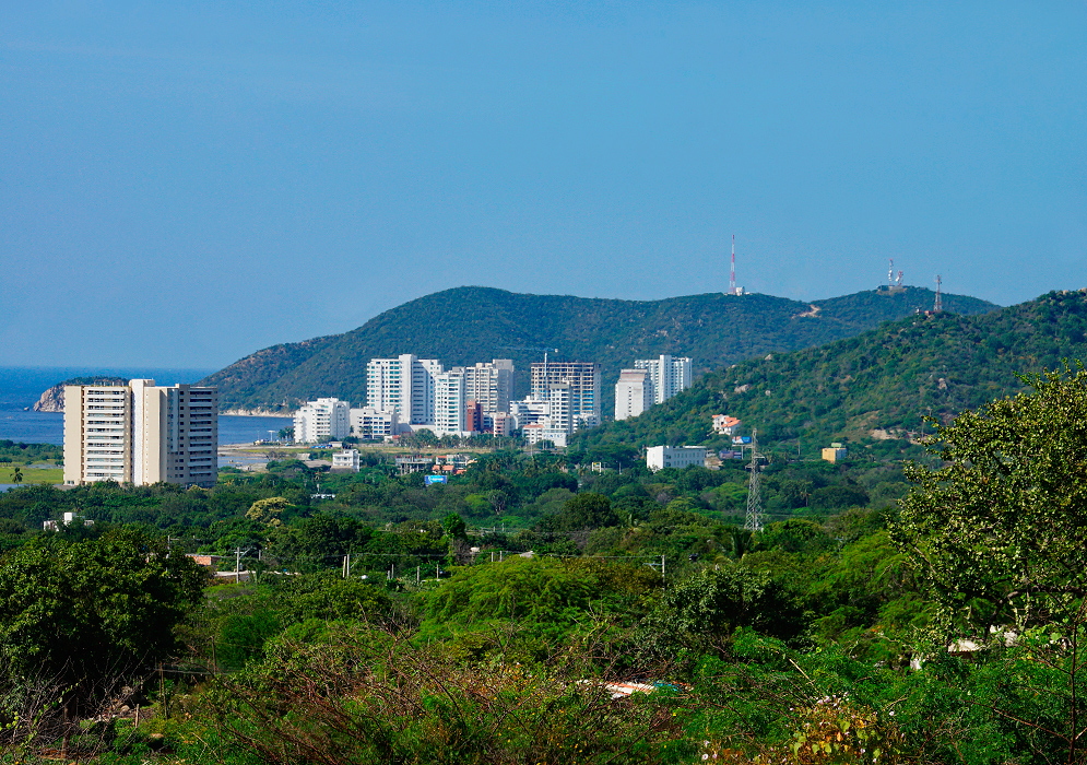Rodadero hotel and condos surrounding by hills