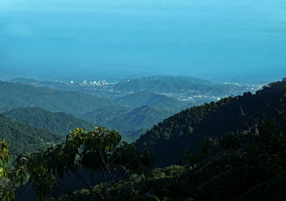  view of Rodadero from the mountains north of the city
