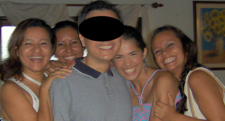 A happy man surrunded by many Colombian women during a romance tour