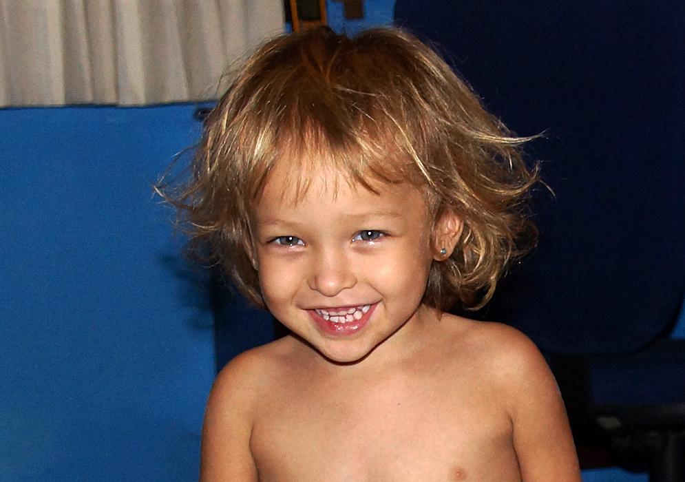 Niña colombiana con una gran sonrisa