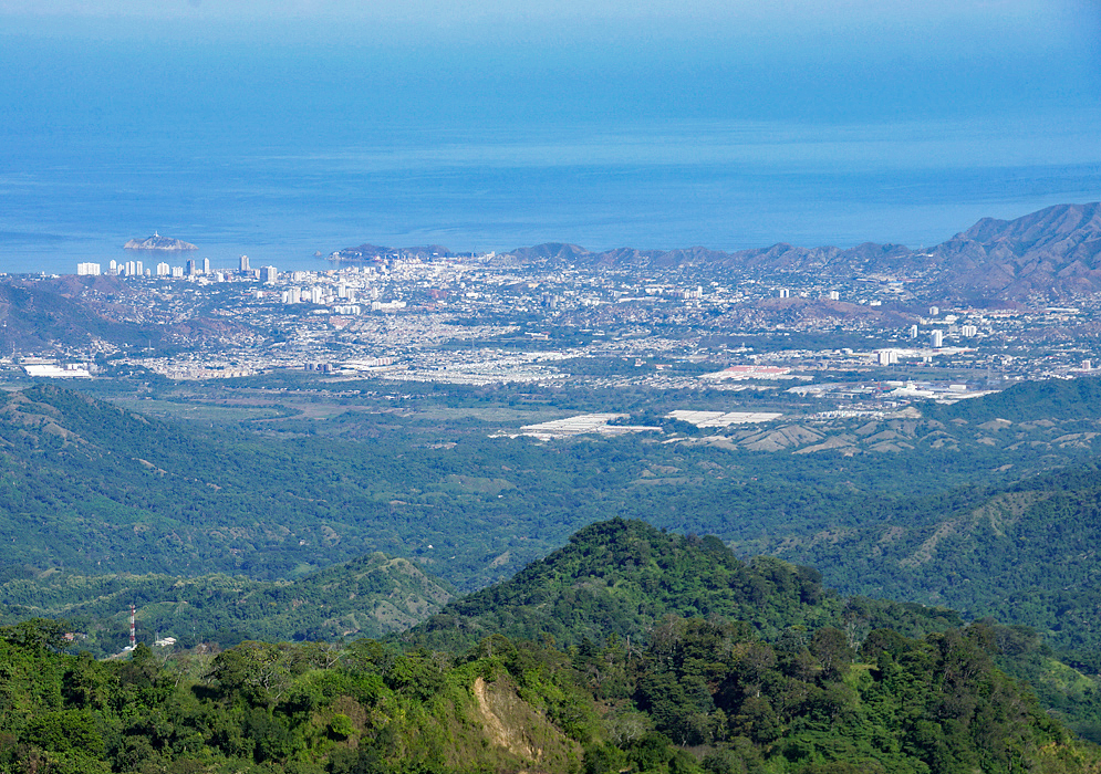 A vista of all of Santa Marta from the mountains to the south of the city