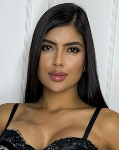 27 Year Old Medellin, Colombia Woman