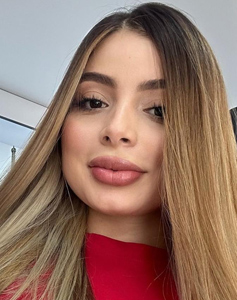 25 Year Old Medellin, Colombia Woman